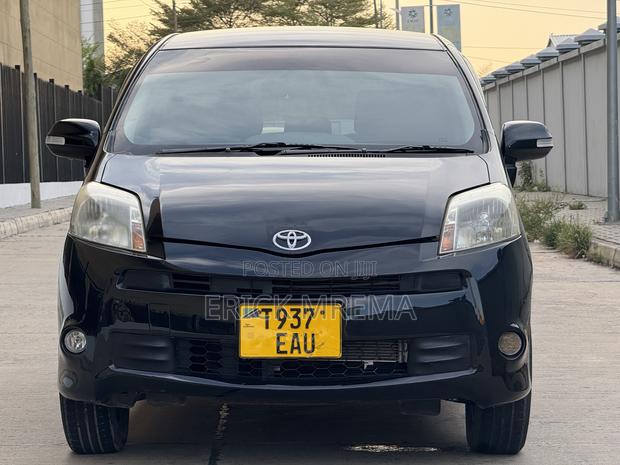 Toyota Passo Sette 2010 Black