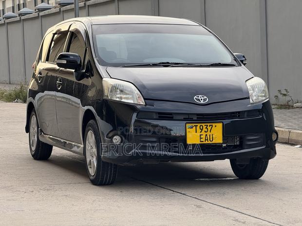 Toyota Passo Sette 2010 Black