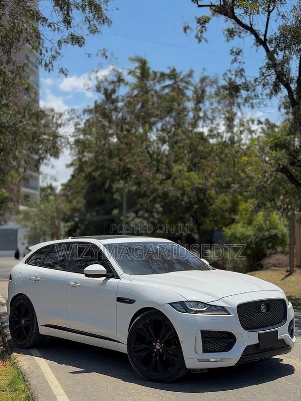 Jaguar F-Pace 2018 White