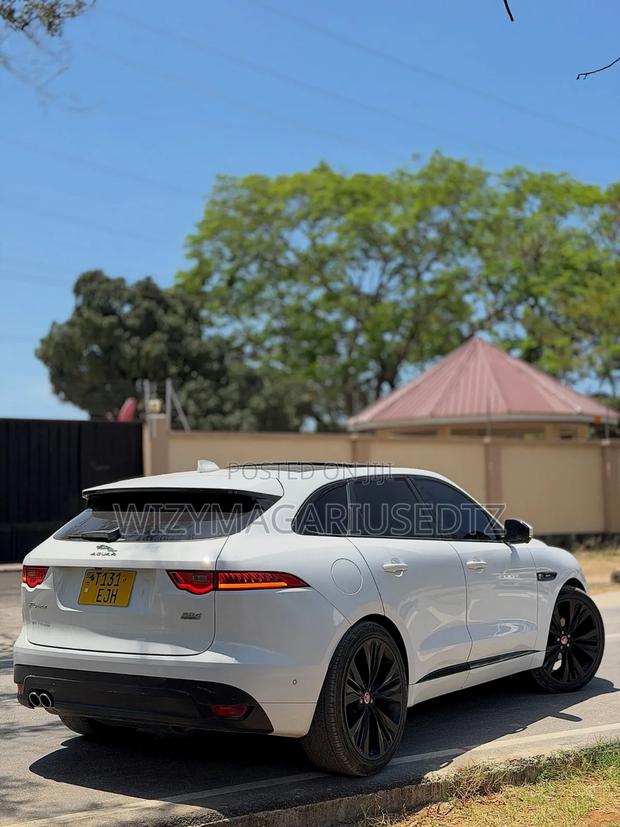 Jaguar F-Pace 2018 White