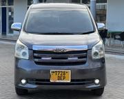 Toyota Noah 2.0 143hp FWD (7 Seater) 2007 Gray for sale