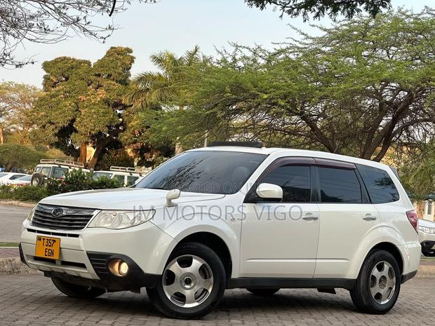 Subaru Forester 2010 Pearl