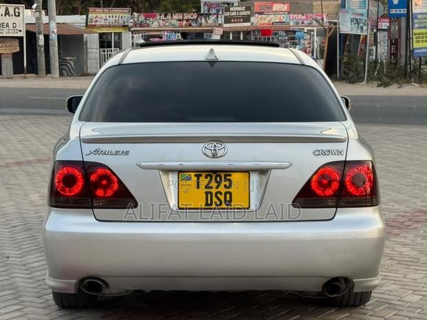 Toyota Crown 2006 Silver