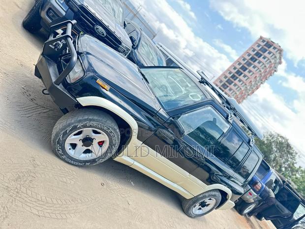 Suzuki Escudo 1997 Blue