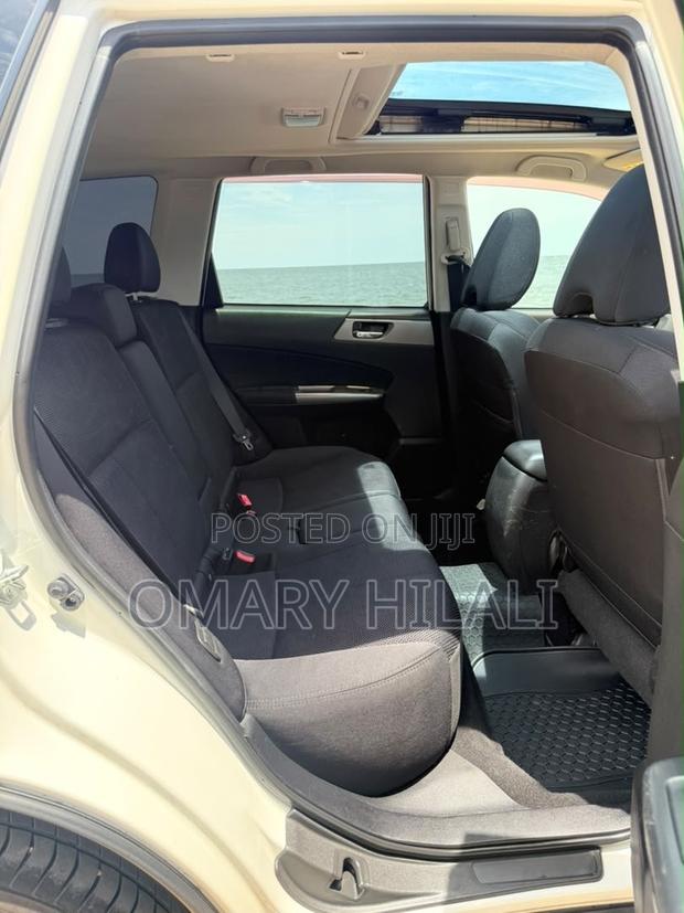 Subaru Forester 2011 Pearl