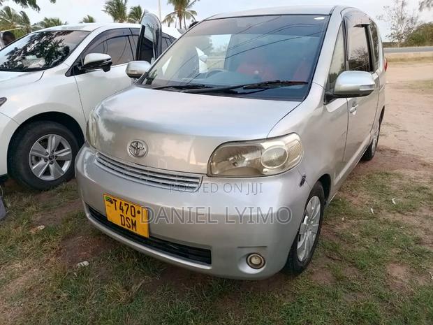 Toyota Porte 1.3 FWD 2005 Silver