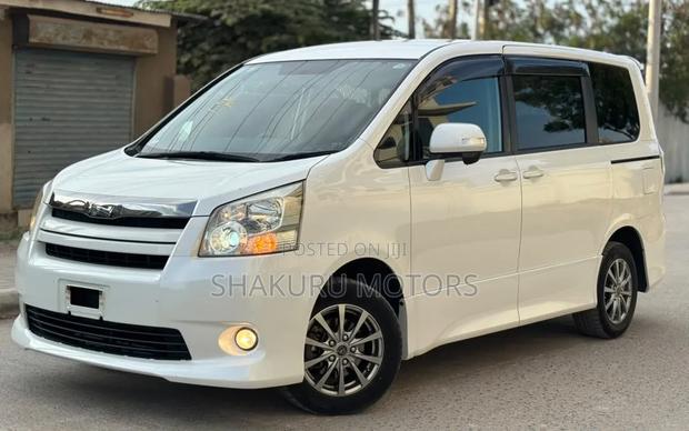 Toyota Noah 2009 White