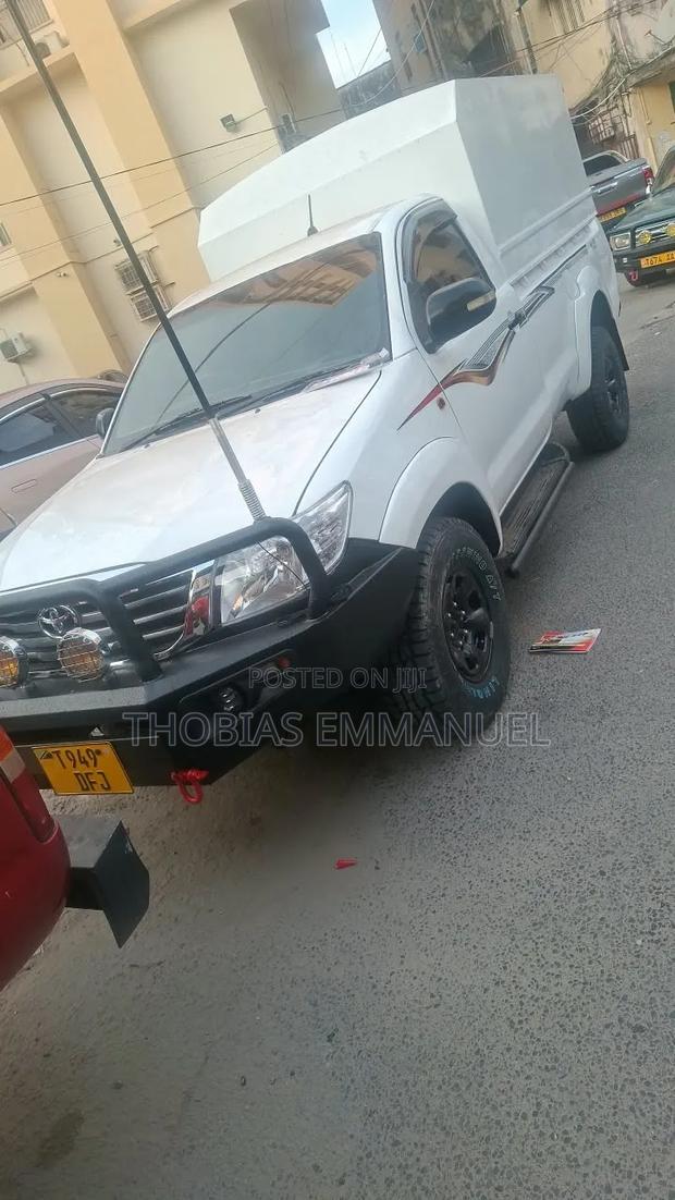 Toyota Hilux 2018 White