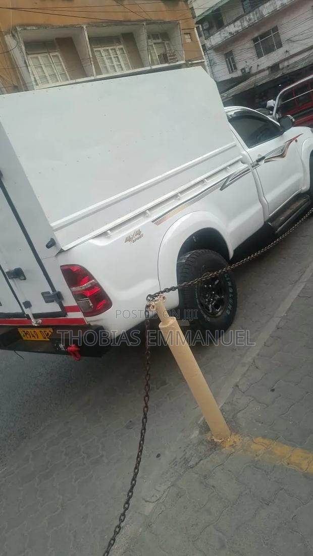 Toyota Hilux 2018 White