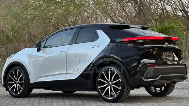 Toyota C-HR 2024 White