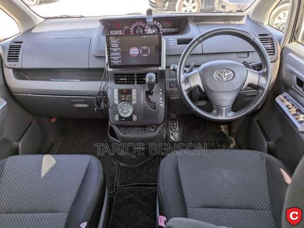 Toyota Noah 2.0 143hp AWD (7 Seater) 2008 Black