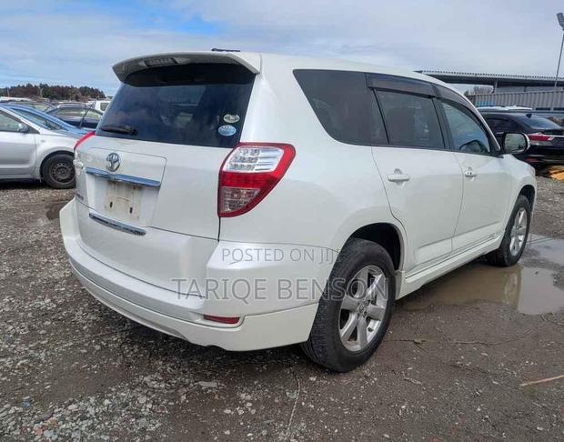 Toyota Vanguard 2009 White