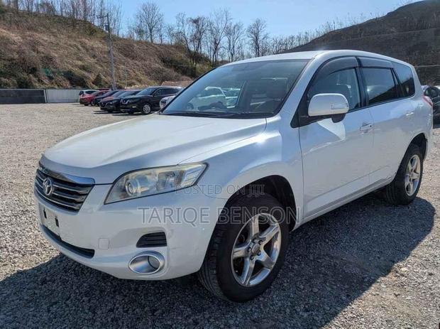 Toyota Vanguard 2008 White
