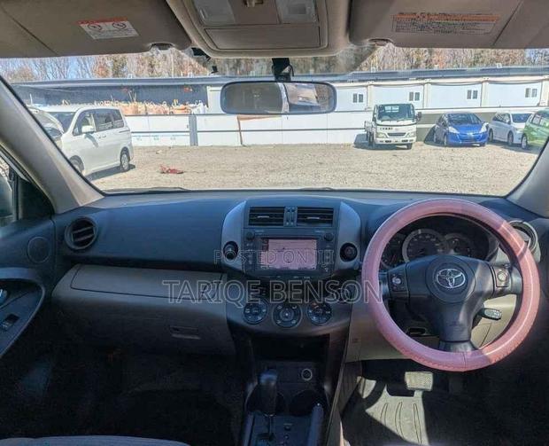 Toyota Vanguard 2008 White