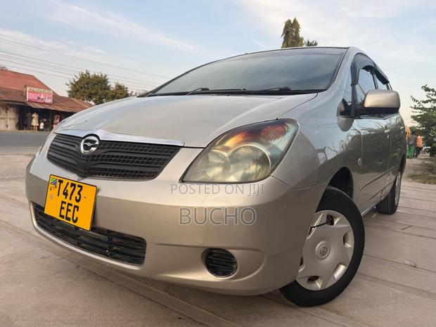 Toyota Corolla Spacio 2002 Gold
