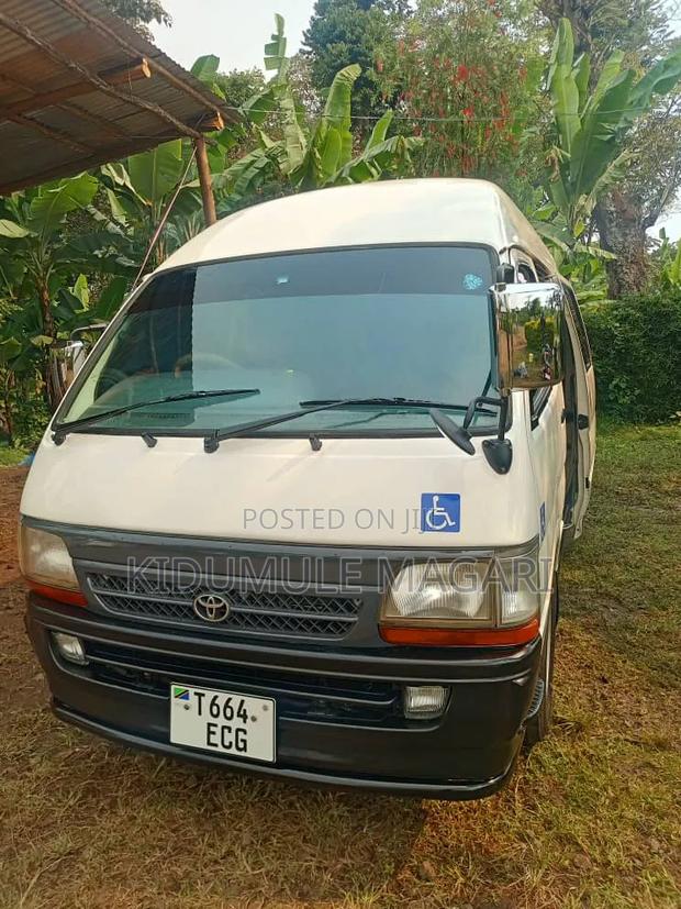 Toyota Grand HiAce 2000 Pearl