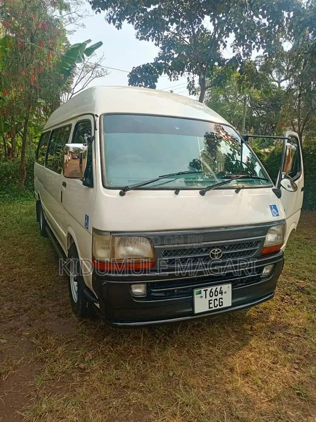 Toyota Grand HiAce 2000 Pearl