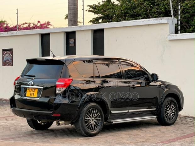 Toyota Vanguard 2010 Black