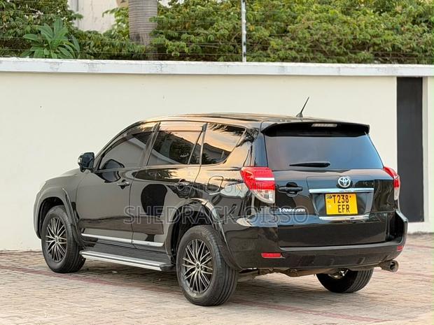 Toyota Vanguard 2010 Black