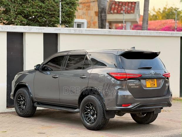 Toyota Fortuner 2024 Gray