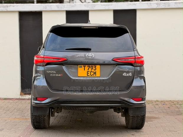 Toyota Fortuner 2024 Gray