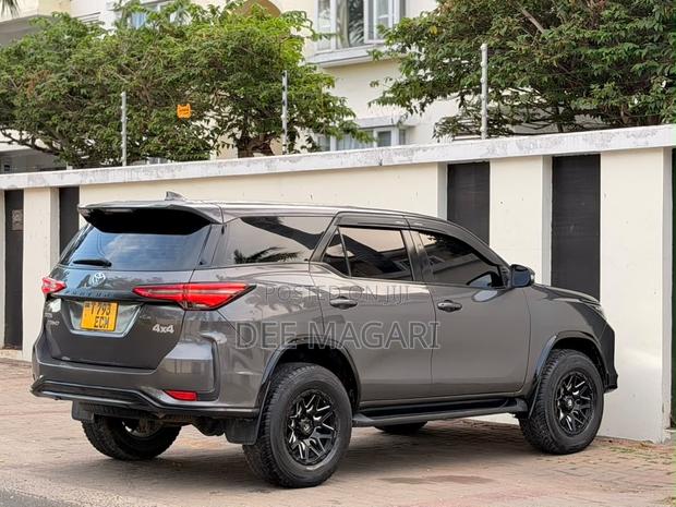 Toyota Fortuner 2024 Gray