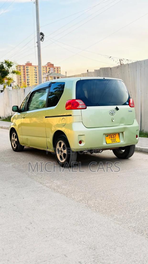 Toyota Porte 2005 Beige