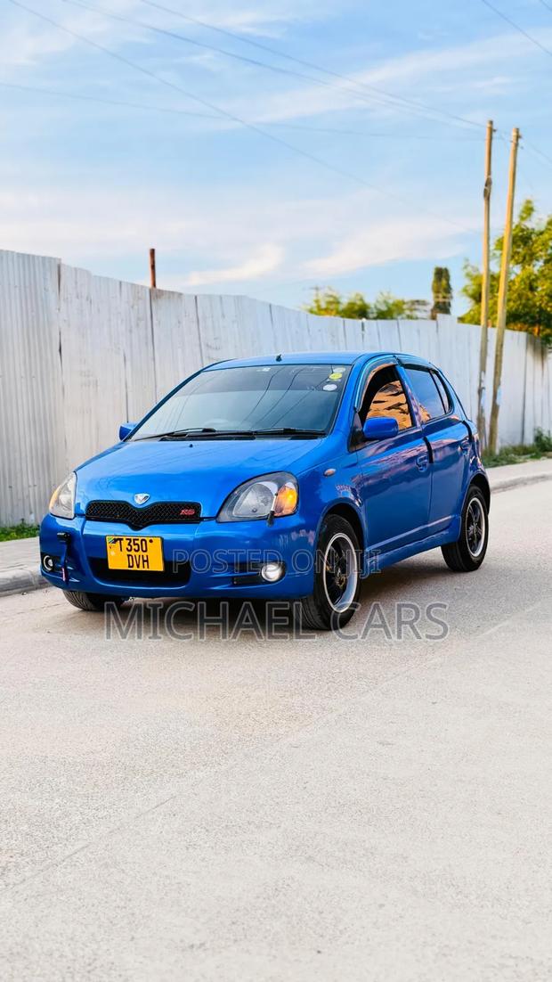 Toyota Vitz 2005 Blue