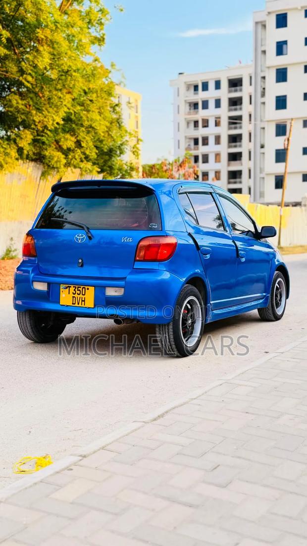 Toyota Vitz 2005 Blue