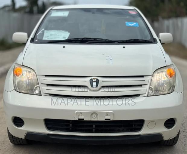 Toyota IST 2003 White