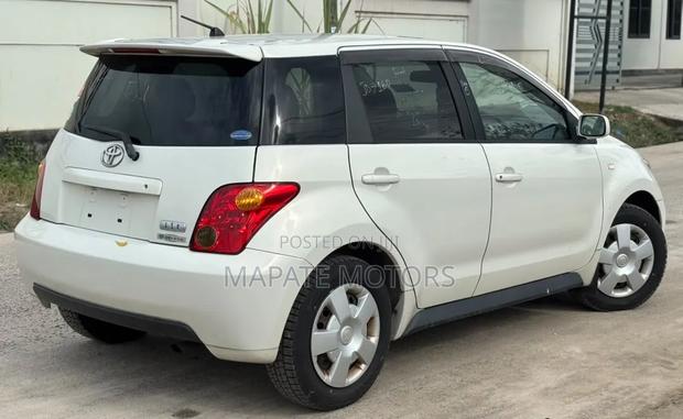 Toyota IST 2003 White