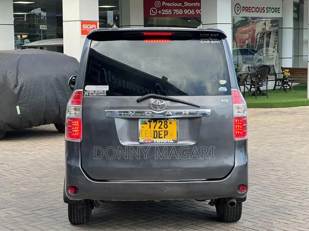 Toyota Noah 2008 Gray