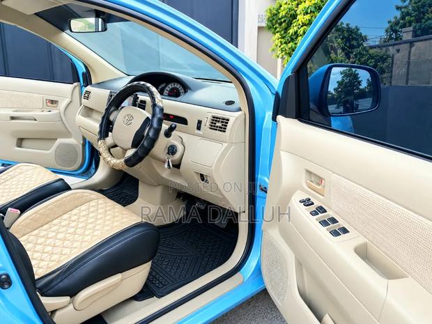 Toyota Raum 2004 Blue