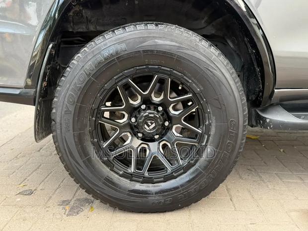 Toyota Fortuner 2023 Gray