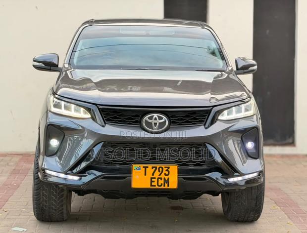 Toyota Fortuner 2023 Gray