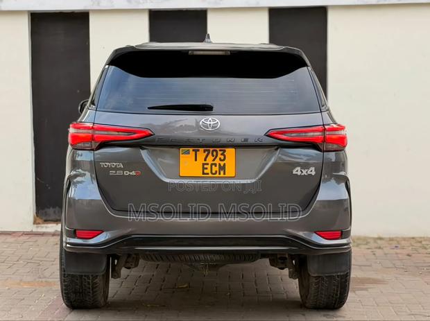 Toyota Fortuner 2023 Gray