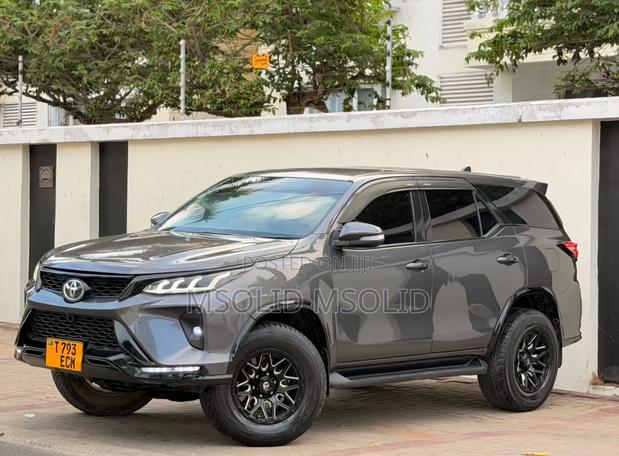 Toyota Fortuner 2023 Gray