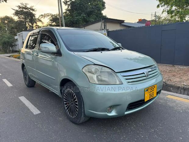 Toyota Raum 2005 Silver