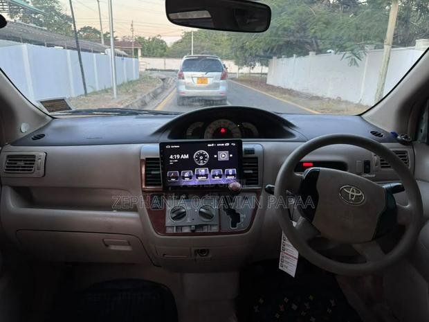 Toyota Raum 2005 Silver