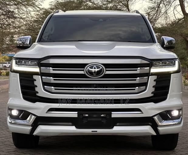 Toyota Land Cruiser 2023 White