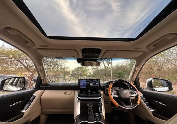 Toyota Land Cruiser 2023 White