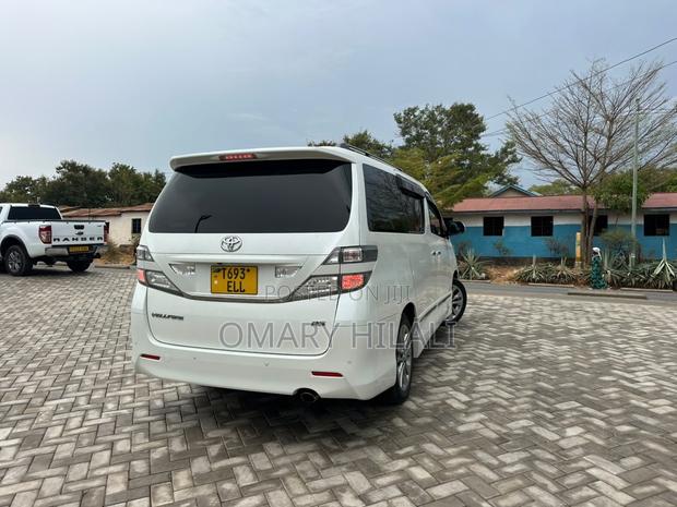 Toyota Alphard 2010 Pearl