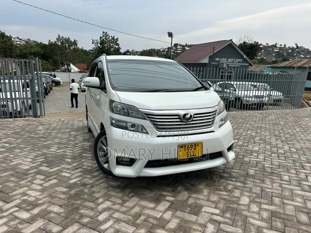 Toyota Alphard 2010 Pearl