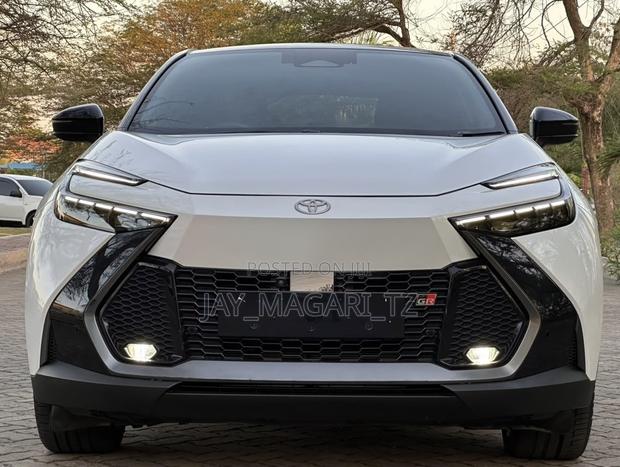 Toyota C-HR 2024 White