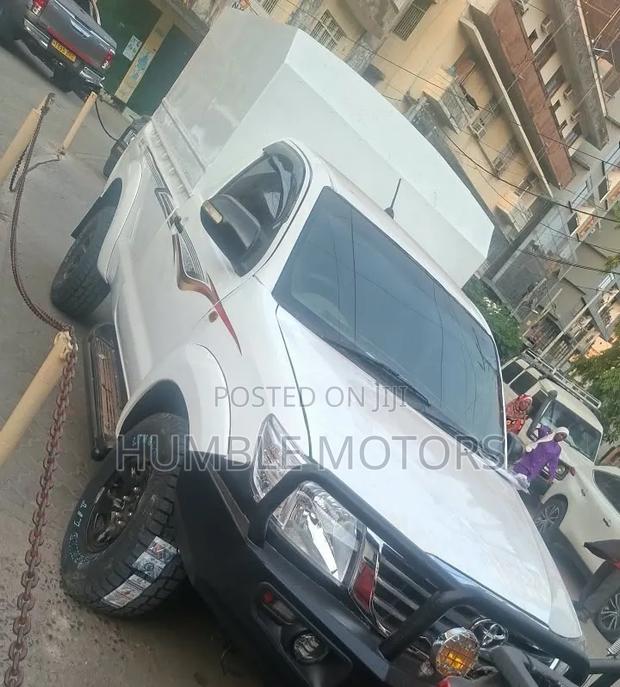 Toyota Hilux 2018 White