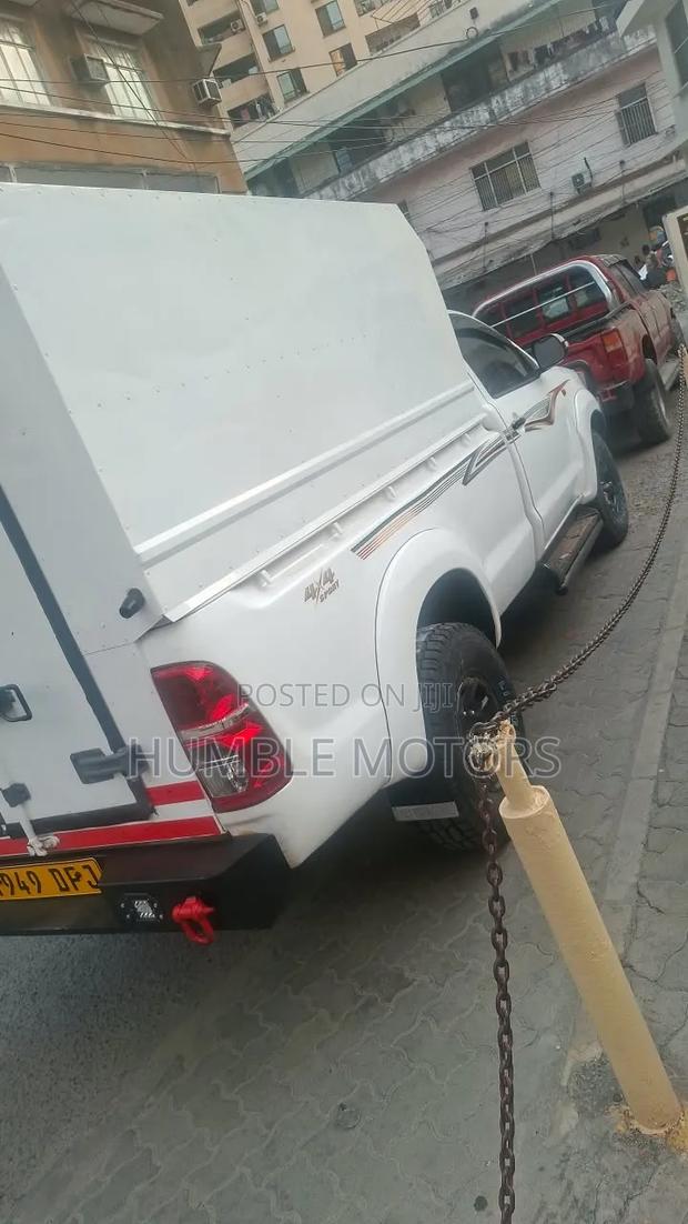 Toyota Hilux 2018 White