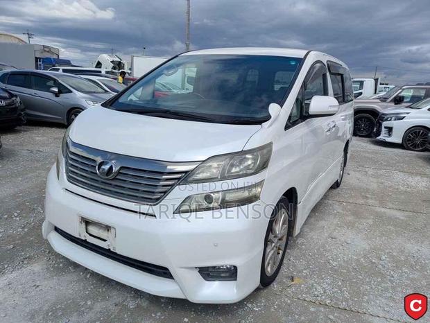 Toyota Vellfire V 2.4 FWD 7-Seater 2009 White