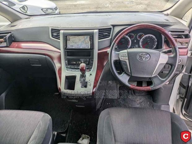 Toyota Vellfire V 2.4 FWD 7-Seater 2009 White