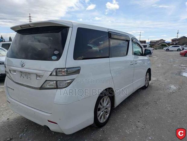 Toyota Vellfire V 2.4 FWD 7-Seater 2009 White