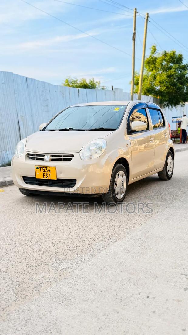 Toyota Passo 1.0 AWD 2012 Yellow